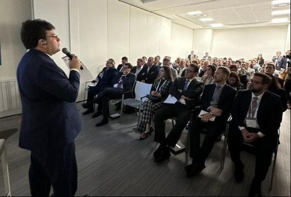 Rafael Fonteles apresenta potencial do Piauí na maior feira de hidrogênio verde do mundo, na Bélgica.(Imagem:Divulgação)