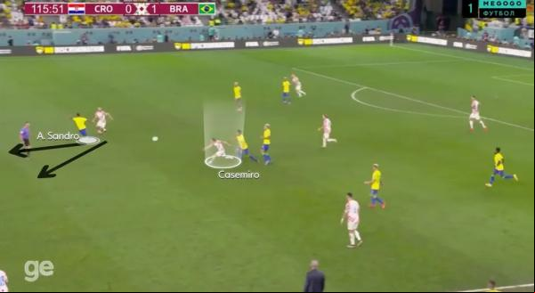 Modric consegue tocar a bola.(Imagem:Reprodução )