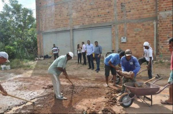 Operação Tapa-Buraco recupera Avenida que dá o ao bairro Nossa Senhora da Guia.(Imagem:SECOM)