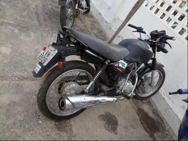 Polícia encontra moto abandonada em Floriano.(Imagem:FlorianoNews)