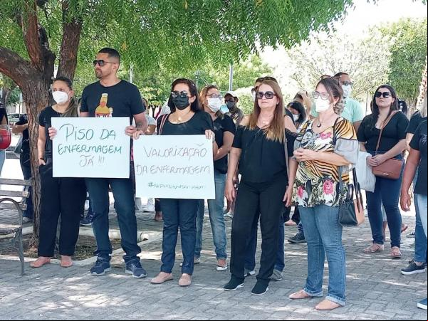Profissionais da enfermagem fazem protestos no Piauí contra suspensão da lei do piso salarial da categoria.(Imagem:Aparecida Santana/g1 )