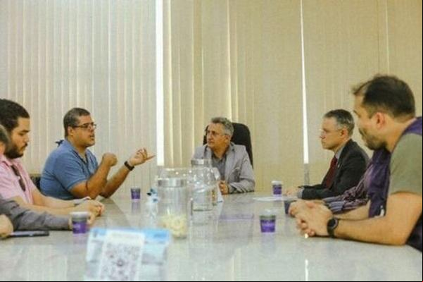 Título: Uespi recebe doação de 2 mil aparelhos de TV Box da Receita Federal, Link: https://www.pi.gov.br/noticia/uespi-recebe-doacao-de-2-mil-aparelhos-de-tv-box-da-receita-federal(Imagem:Divulgação)
