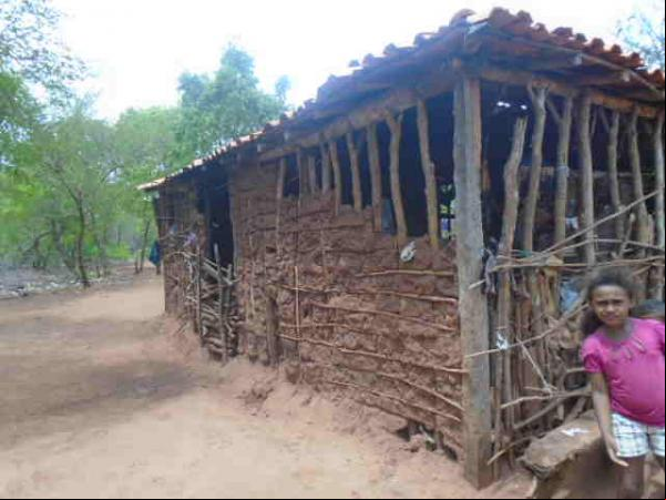 Repórter Amarelinho mostra a realidade dos moradores do Riacho da Serra.(Imagem:FlorianoNews)