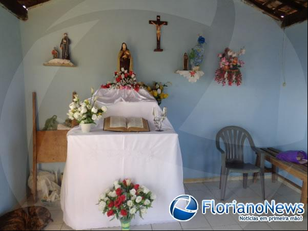 Altar com a imagem da Santa.(Imagem:FlorianoNews)