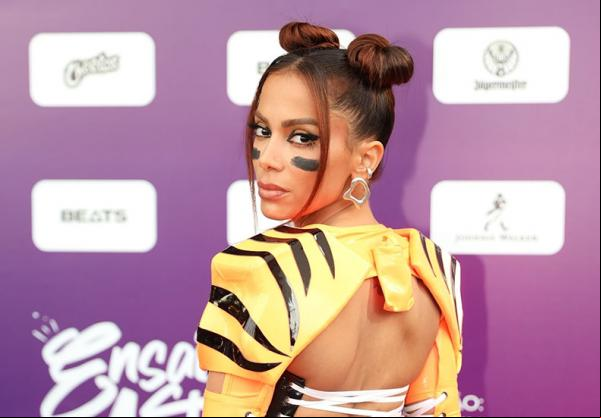 Anitta vai apresentar o Grammy Latino com Thalia e Luis Fonsi(Imagem:Divulgação)