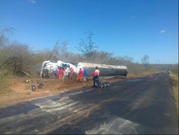 Carreta de transporte de produtos perigosos(Imagem:Divulgação/PRF)