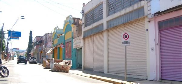 Comércio fechado no primeiro fim de semana de lockdown em São Pedro.(Imagem:Reprodução/EPTV)