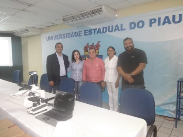 Reitor da UESPI visita Campus de Floriano e entrega microscópios e notebooks.(Imagem:FlorianoNews)