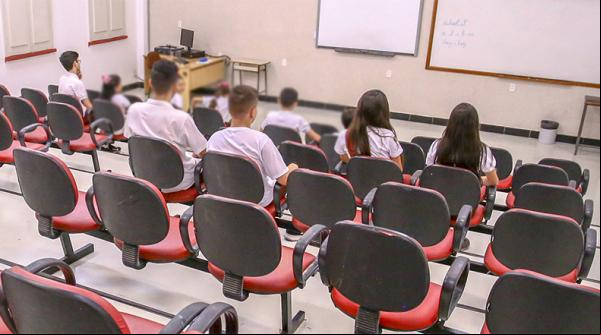 Justiça suspende retorno de aulas presenciais para 3º ano, pré-Enem e universidades(Imagem:Reprodução)