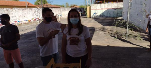 Prefeita Claudimê recebendo sua primeira dose de vacina.(Imagem:FlorianoNews)