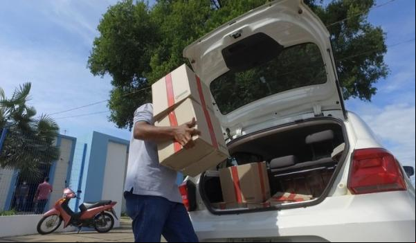 SEMDAS entrega cestas básicas a famílias atingidas pelas enchentes.(Imagem:Secom)