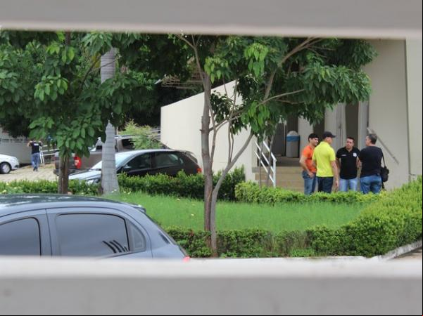 Suspeitos de fraudes foram conduzidos para a Acadepol.(Imagem:Catarina Costa/G1 PI)