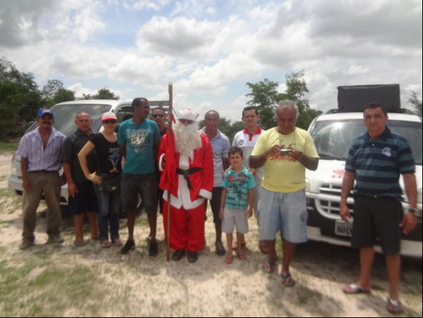 Papai Noel promoveu manhã de alegria com distribuição de bombons em Floriano.(Imagem:FlorianoNews)
