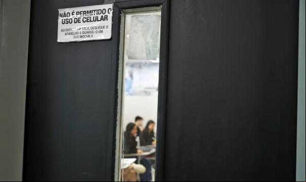 Alunos do colégio Galois em sala de aula na preparação dos últimos dias antes da prova do Enem 2024.(Imagem:José Cruz/Agência Brasil)