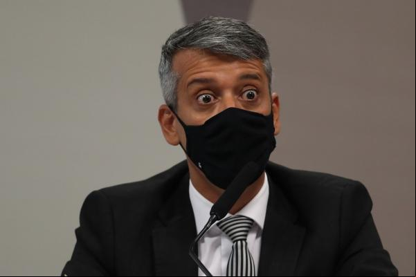 O ex-diretor do Departamento de Logística, Roberto Ferreira Dias, fala durante sessão da I da Covid, no Senado Federal(Imagem:GABRIELA BILó)