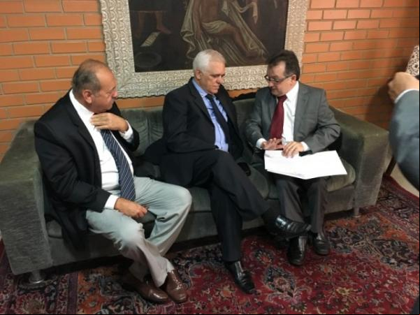 Presidente do legislativo recebe mensagem do governador do Estado.(Imagem:Alepi)