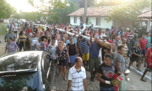 Levantamento do mastro marca abertura dos festejos na Manga Maranhão.(Imagem:FlorianoNews)