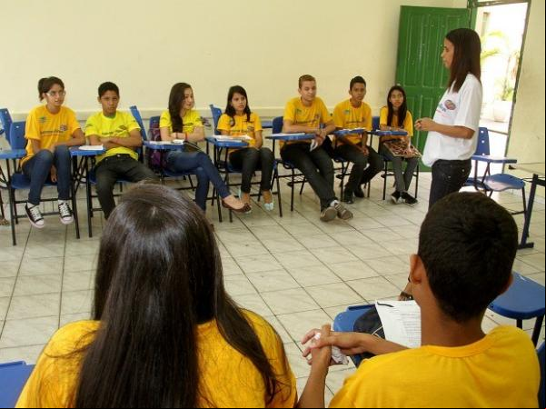 Curso de idiomas abre 700 vagas e alunos poderão participar de intercâmbio.(Imagem:Divulgação/Seduc)