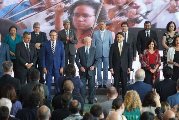 O plano do Governo Federal é até 2026, beneficiar 138,3 mil instituições de educação com conectividade para uso istrativo e pedagógico.(Imagem:Divulgação)