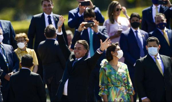 Sem desfile militar, presidente participou de cerimônia no Alvorada.(Imagem:Marcelo Camargo/Agência Brasil)