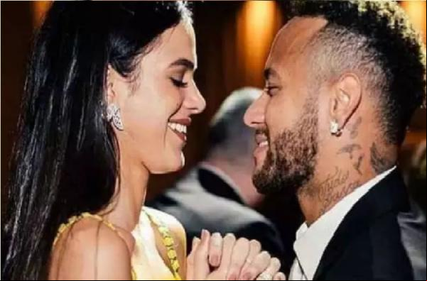 Namoro de Neymar e Bruna Marquezine gera comentários(Imagem:Reprodução)