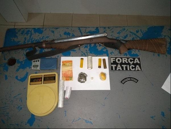 Polícia Militar prende homem portando espingarda calibre 12 e drogas no Piauí(Imagem:Reprodução)