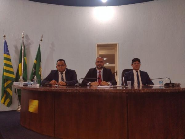 Câmara Municipal de Floriano antecipa a sessão que seria realizada nesta sexta-feira, 03.(Imagem:FlorianoNews)