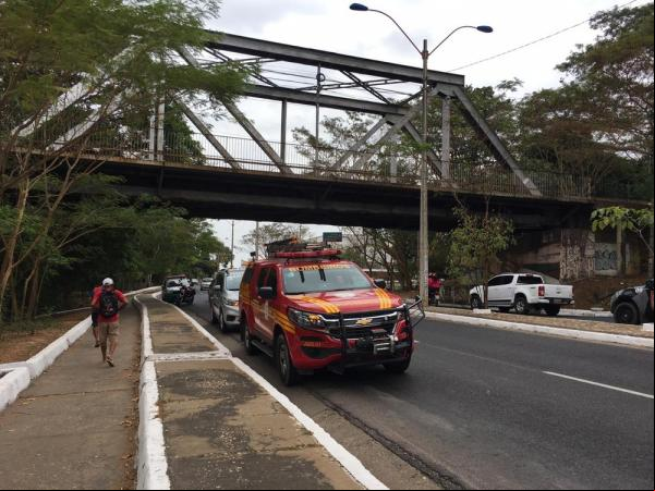 O corpo de um homem ainda não identificado foi encontrado por volta das 10h30 da manhã desta segunda-feira (30) no Rio Parnaíba em Teresina.(Imagem:Murilo Lucena/ G1 PI)