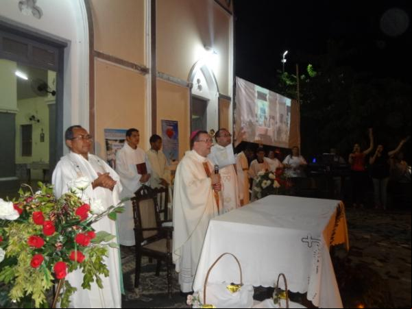 Fieis participam do festejo de Nossa Sra. de Nazaré em Nazaré do Piauí.(Imagem:FlorianoNews)