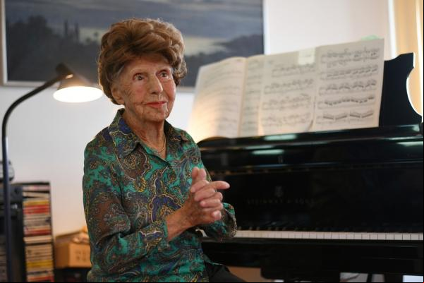 Alimento da alma: pianista sa de 106 anos lança seu sexto álbum(Imagem:REUTERS/Sarah Meyssonnier)