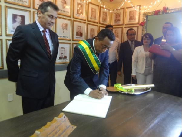 Gilberto Júnior tomou posse da prefeitura de Floriano.(Imagem:FlorianoNews)