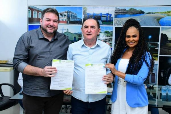 Prefeitura de Floriano oficializa separação e empossa novos secretários de Cultura e de Esporte e Lazer.(Imagem:Secom)