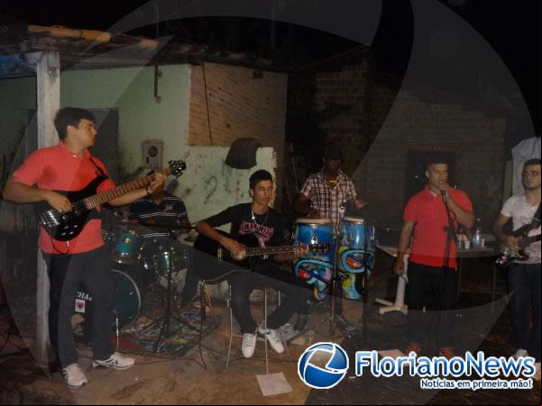 Gilberto Júnior e Gustavo Neiva prestigiaram a festa dos barraqueiros no bairro Alto da Cruz.(Imagem:FlorianoNews)