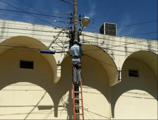 Manutenção de caixas da Rádio Comércio oferece melhor qualidade de som em Floriano.(Imagem:FlorianoNews)