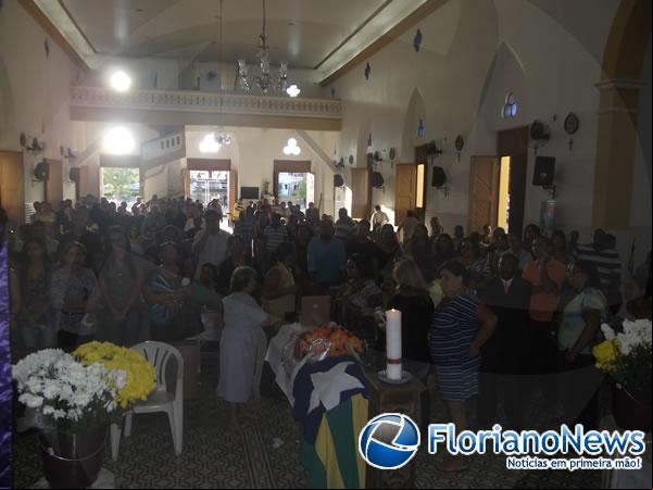 Magistrados, familiares e amigos se despedem do Promotor Edimar Piauilino.(Imagem:FlorianoNews)