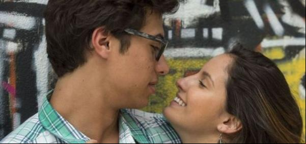 Amanda e Francisco Vitti assumem namoro(Imagem:Noticiasaominuto)