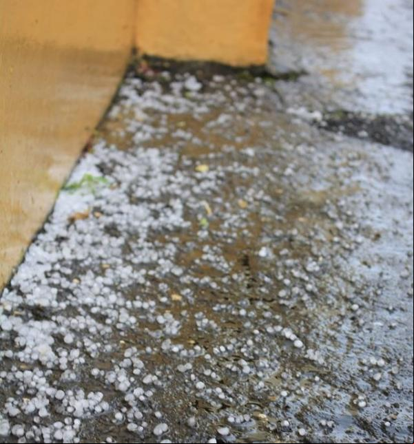 Chuva de granizo surpreende e causa transtornos em Monsenhor Gil.(Imagem:Arquivo Pessoal)