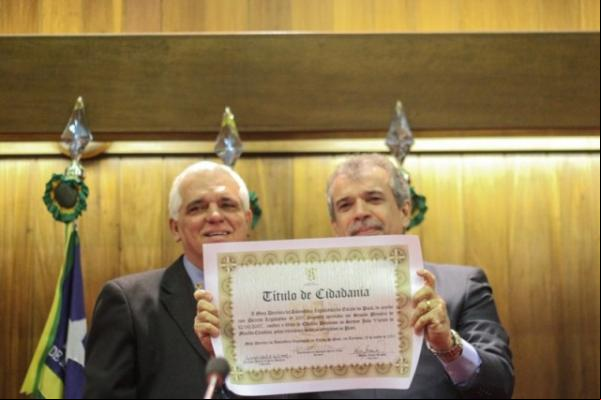 Família Claudino recebe cidadania piauiense.(Imagem:Alepi)