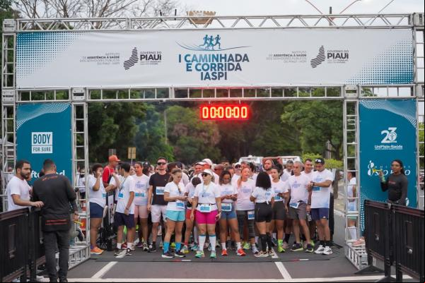 O evento reuniu mais de mil participantes no Parque Potycabana em alusão ao Dia Mundial da Saúde comemorado nesta segunda-feira (7).(Imagem:Lucas Duarte)