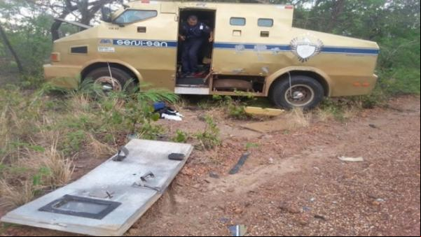 Bandidos explodem carro forte na BR-230, que liga Barão de Grajaú à São João dos Patos-MA.(Imagem:André Alves)