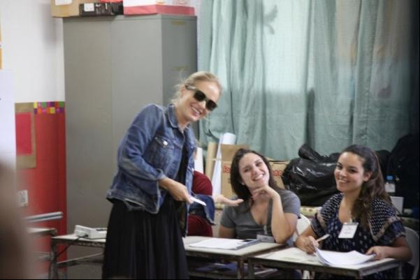 Angélica posa com mesárias(Imagem:Claudio Andrade/Fotorio News)