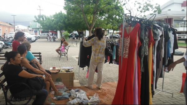  Realizado bazar beneficente na Praça Dr. Sebastião Martins.(Imagem:FlorianoNews)