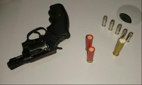 Comerciante ameaça motociclista com arma durante briga de trânsito em Floriano.(Imagem:Divulgação/PM)