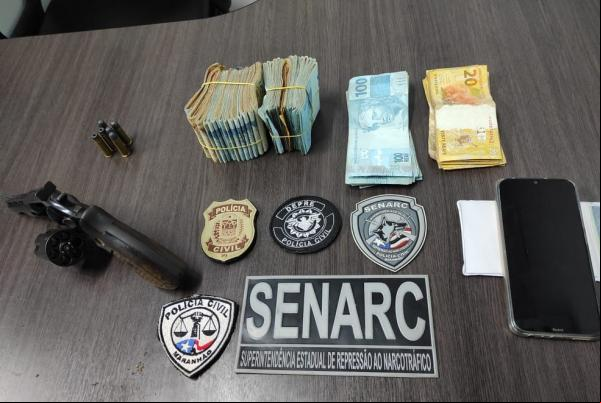 Com o líder da facção foram encontrados R$31.000, revólver calibre 38, jóias e cartões bancários.(Imagem:Divulgação/Polícia Civil)