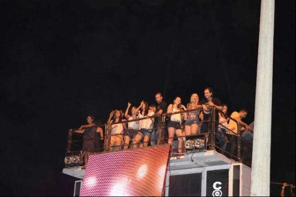 Arrastão atrai milhares de pessoas à Avenida Beira Rio no aniversário da cidade.(Imagem:Secom)