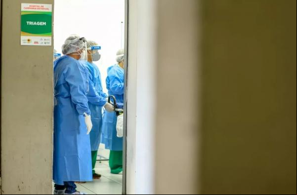Enfermeiros, técnicos de enfermagem e médicos em atendimento em Teresina.(Imagem: Divulgação/Sesapi )