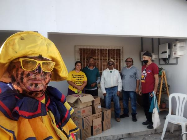 Renato Costa, o Repórter Amarelinho, encarna o divertido Palhaço Carrapeta para celebrar a data com crianças e voluntários.(Imagem:FlorianoNews)