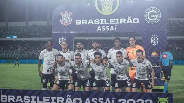Goiás x Corinthians posado(Imagem: Heber Gomes/AGIF)