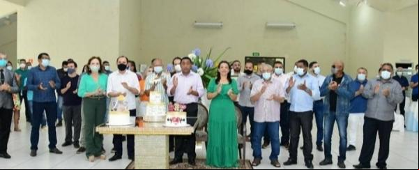 Todos reunidos para cantar