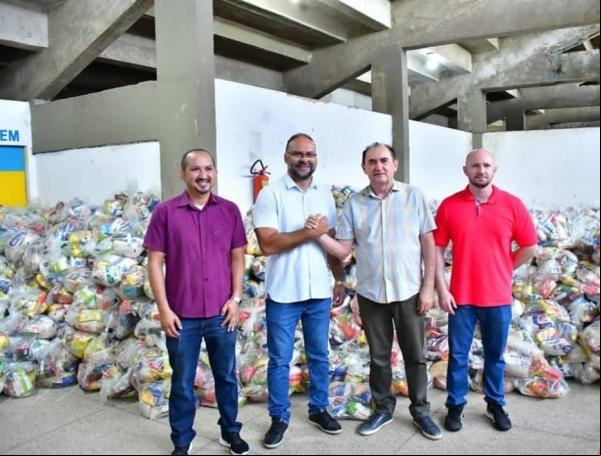 Prefeitura de Floriano distribui 5.000 cestas básicas para famílias da zona urbana.(Imagem:Reprodução/Instagram)